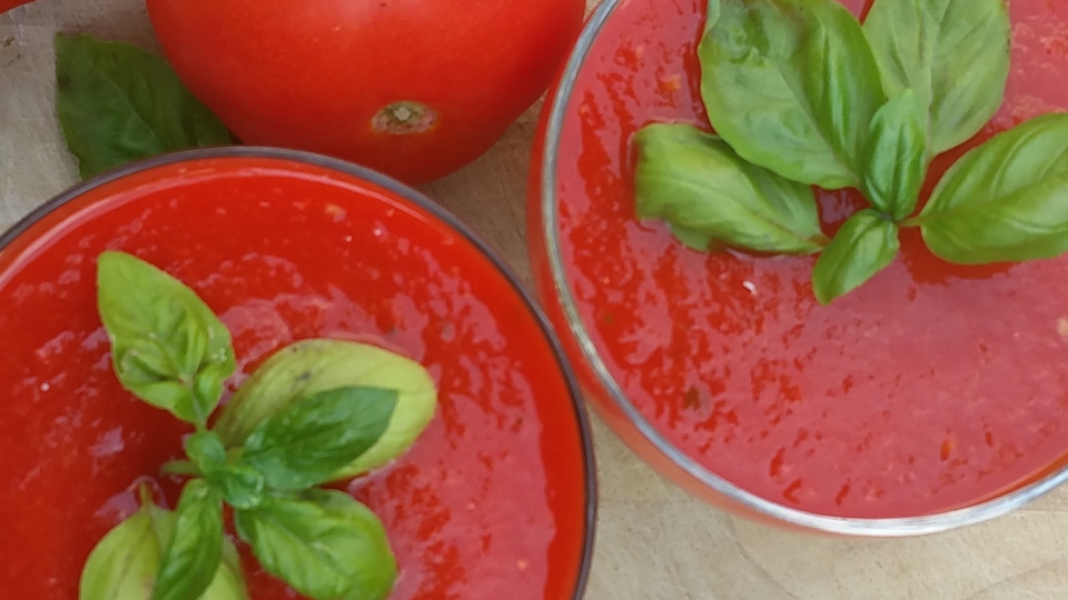 Koude gegrilde paprika-tomatensoep